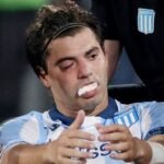 Santiago Sosa, visiblemente afectado tras recibir el codazo de Marcos Rojo en el cierre del partido ante Flamengo, que le provocó una fractura en el rostro.