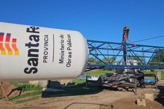 Obras provinciales para mejorar el acceso al agua potable en localidades del interior santafesino.