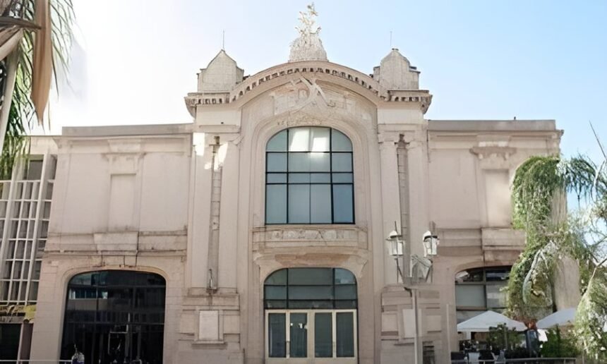 Fachada del Teatro Municipal 1° de Mayo, emblema cultural y arquitectónico de la ciudad de Santa Fe.