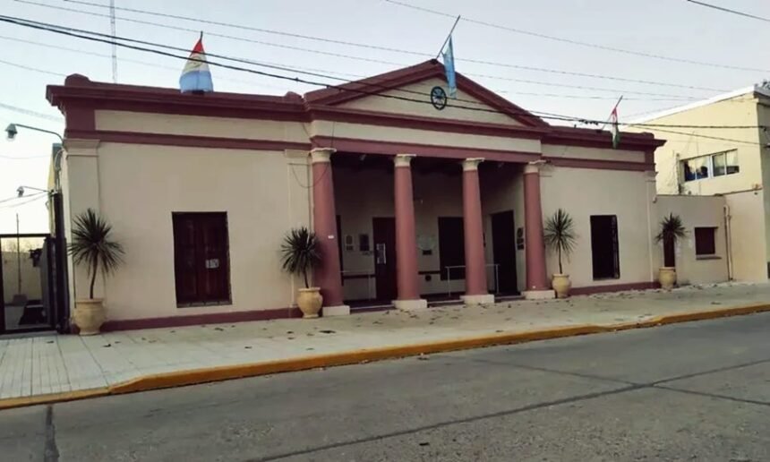 Vista general del edificio comunal de Timbúes, una de las localidades más prósperas del cordón industrial santafesino.