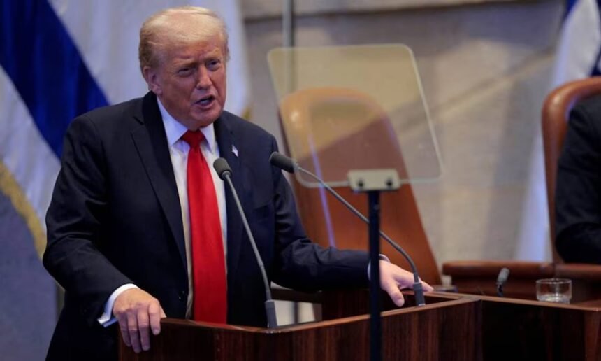Donald Trump durante su discurso en el Parlamento israelí, en una jornada marcada por el acuerdo de paz y la liberación de rehenes.