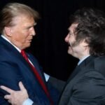 El presidente argentino Javier Milei junto a Donald Trump en un acto internacional. Foto de archivo.