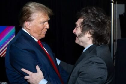 El presidente argentino Javier Milei junto a Donald Trump en un acto internacional. Foto de archivo.