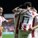 Jugadores de Unión celebran uno de los goles ante Defensa y Justicia en el estadio 15 de Abril