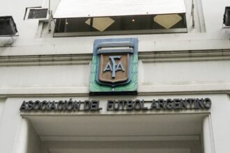 Fachada de la sede central de la Asociación del Fútbol Argentino, epicentro de las decisiones deportivas del país.