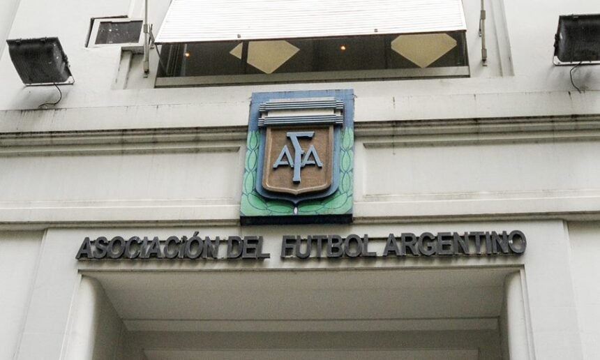 Fachada de la sede central de la Asociación del Fútbol Argentino, epicentro de las decisiones deportivas del país.