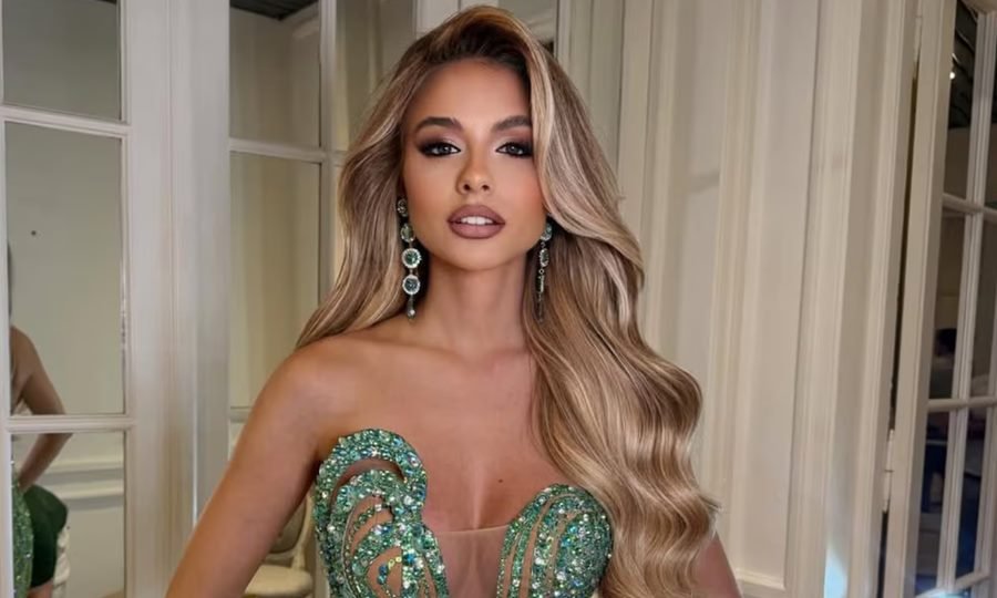 Aldana Masset durante una presentación oficial como representante argentina en un certamen internacional.