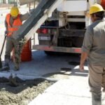 Trabajos de bacheo y reparación de calzada en calles de la ciudad.