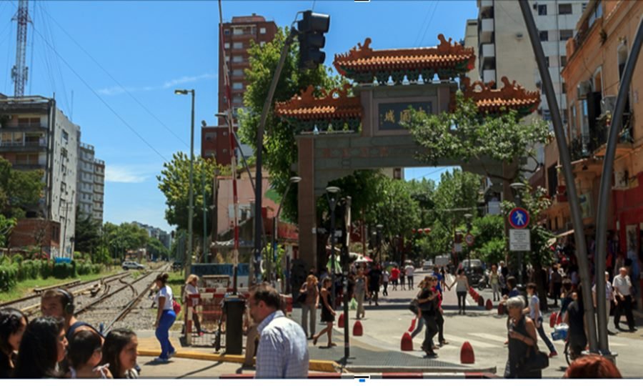 Vista general del barrio de Belgrano, donde conviven áreas comerciales con sectores residenciales de baja densidad.