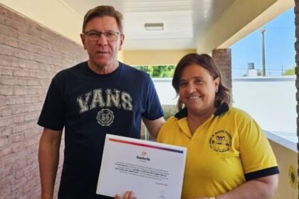 El senador Rodrigo Borla durante la entrega de los aportes del FANI a instituciones educativas del departamento San Justo.