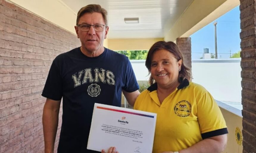 El senador Rodrigo Borla durante la entrega de los aportes del FANI a instituciones educativas del departamento San Justo.