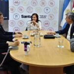 Autoridades provinciales y representantes del Instituto Lopeciano durante la reunión organizativa por el Mes del Brigadier en Santa Fe.