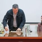 Autoridades del Ministerio de Justicia y Seguridad durante el acto de apertura de sobres de licitación en Santa Fe.