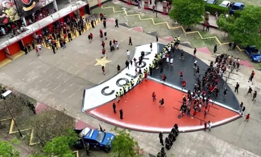 Uno de los ingresos principales al estadio Brigadier López, escenario habitual de la vida institucional de Colón de Santa Fe.