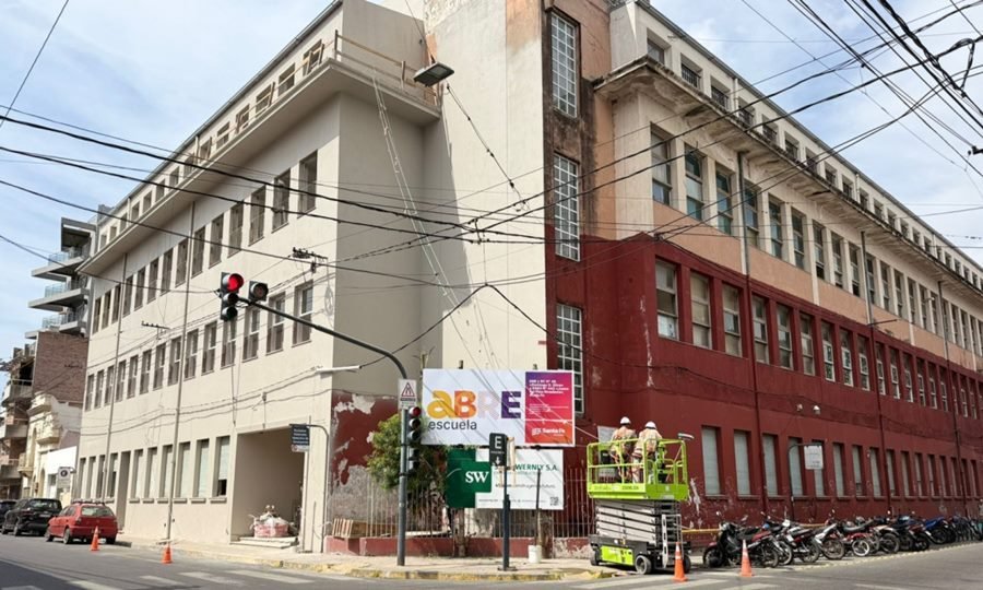 La fachada de El Comercial muestra el progreso de los trabajos de restauración a cargo de Constructora Saux Wernly S.A.