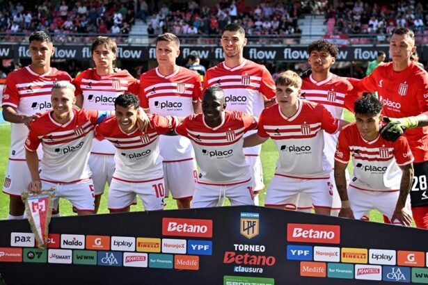 La formación de Estudiantes en la previa de un compromiso oficial.