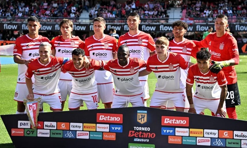 La formación de Estudiantes en la previa de un compromiso oficial.