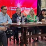 Autoridades provinciales y locales durante la presentación oficial de la 10ª Fiesta de la Confraternidad Departamental en el Centro Comercial de San Cristóbal.