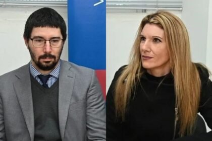 Los fiscales Matías Broggi y Jorgelina Moser Ferro durante la conferencia de prensa en los tribunales de Santa Fe