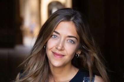 Ornella Calvete, exdirectora de Desarrollo Regional y Sectorial del Ministerio de Economía, quien presentó su renuncia tras el hallazgo de USD 700 mil en su vivienda en el marco del caso ANDIS.