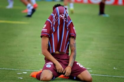 Godoy Cruz durante el partido ante Riestra, en la jornada que confirmó su descenso a la B Nacional.