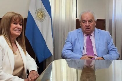 Rafael Gutiérrez recibió a Emilia María Valle durante una reunión protocolar en la sede de la Corte Suprema de Justicia de Santa Fe.