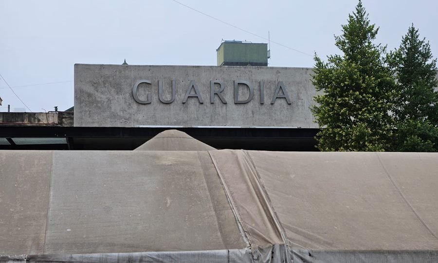 Entrada de la guardia del hospital José María Cullen, referencia en emergencias de la ciudad de Santa Fe.