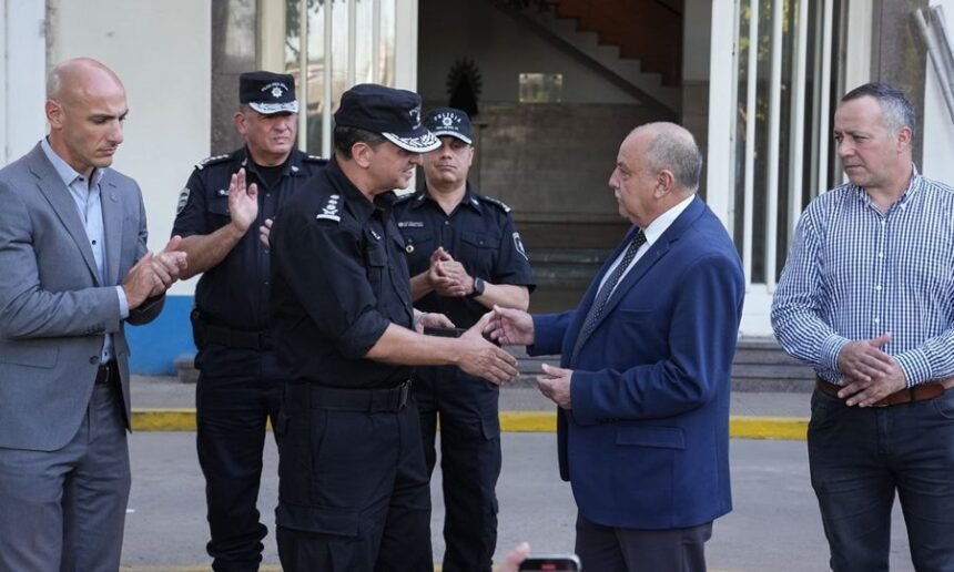 El secretario de Seguridad, Omar Pereyra, encabezó el acto de asunción del nuevo jefe y subjefe de la Unidad Regional II, en la sede policial de Rosario.