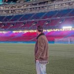 Lionel Messi durante su reciente visita al Camp Nou, donde se lo vio emocionado al recorrer el estadio del Barcelona en medio de su regreso a la ciudad catalana. Las imágenes se viralizaron rápidamente.
