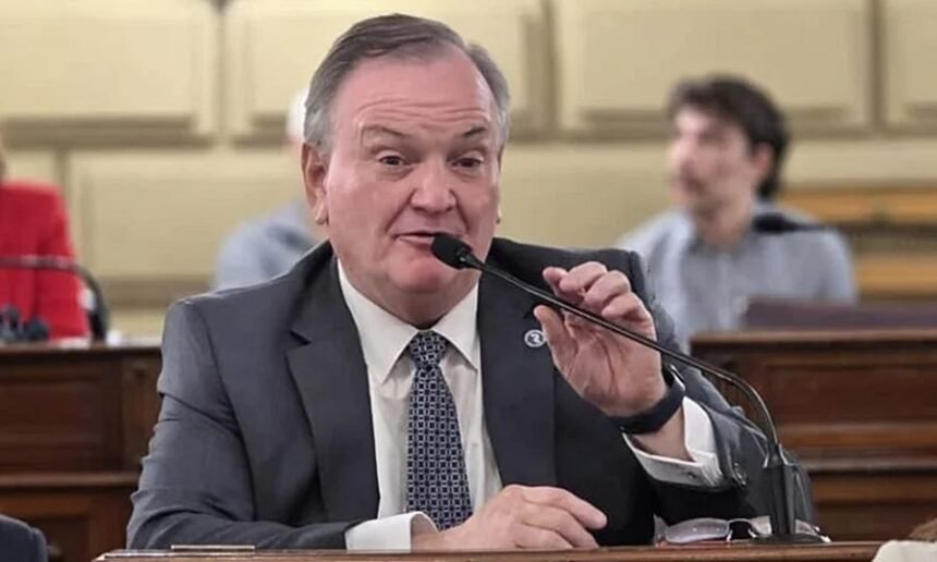 Felipe Michlig en una imagen vinculada a su labor parlamentaria. Foto de archivo.