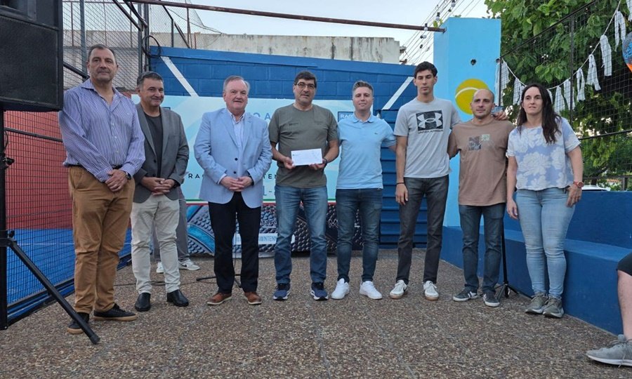 Autoridades y dirigentes del Club Racing LTC durante un acto de inauguración, acompañando el crecimiento deportivo de San Cristóbal.