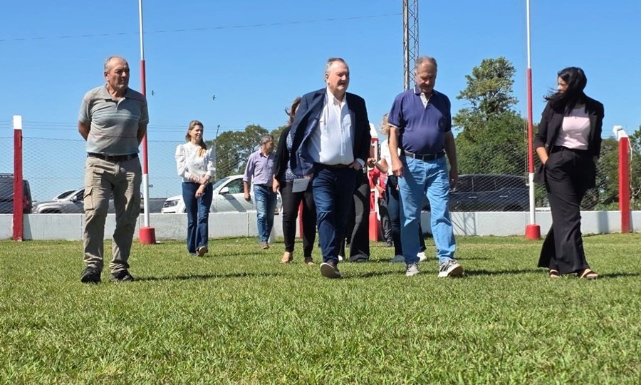 Autoridades provinciales y municipales durante actividades institucionales en San Guillermo, en una imagen de archivo.
