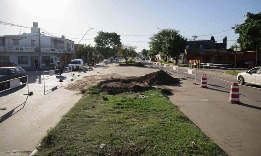 Intersección de Avenida Gorriti y Bernardo de Irigoyen donde se implementará la nueva rotonda mediante urbanismo táctico.