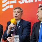 Autoridades provinciales durante una presentación oficial de medidas económicas.