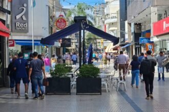 La peatonal santafesina, uno de los principales corredores comerciales de la ciudad.
