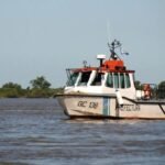 Patrullero de Prefectura Naval Argentina durante tareas de control en aguas del río Paraná.