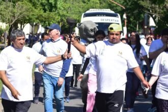 Participantes y autoridades locales celebran una nueva edición de los Juegos Paralímpicos en Puerto General San Martín, una jornada de integración y deporte inclusivo.