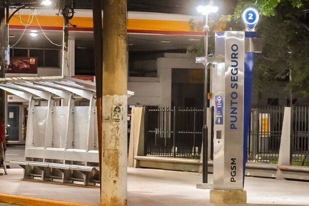 Uno de los nuevos Puntos Seguros instalados, con cámara 360° e intercomunicador para contacto directo con el CIAC ante emergencias.