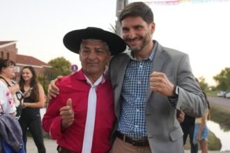 Autoridades provinciales durante una inauguración de obras urbanas en la región.