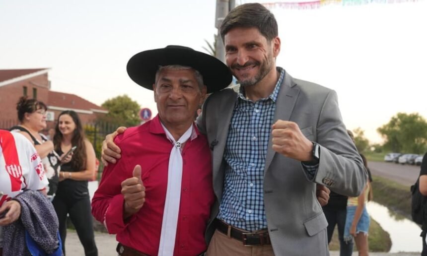 Autoridades provinciales durante una inauguración de obras urbanas en la región.