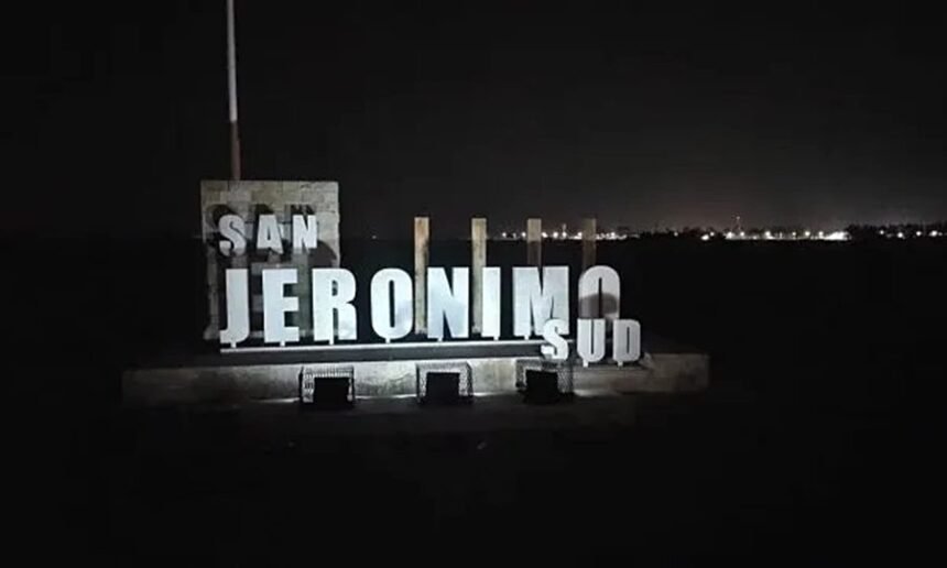 Letras corpóreas con el nombre de San Jerónimo Sud, en la entrada del pueblo. Foto de archivo.