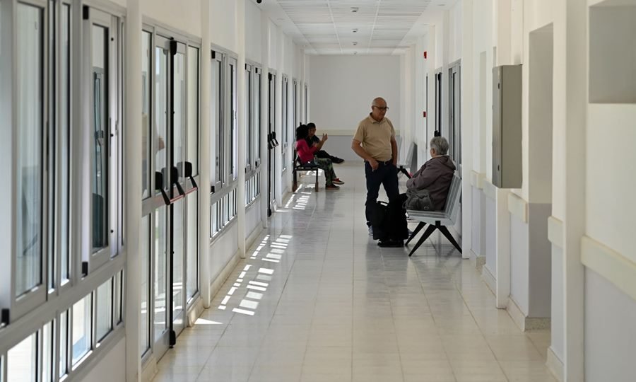Nuevo sector de internación del Hospital Sayago, totalmente renovado y equipado tras la inversión provincial.