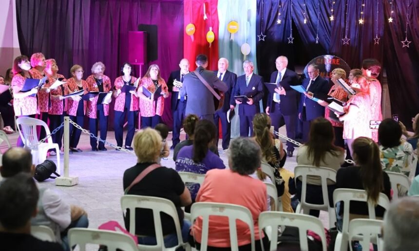 Participantes de los talleres municipales durante una jornada de formación y encuentro comunitario.