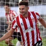 Lucas Alario celebra uno de sus goles decisivos en la final del Trofeo de Campeones, clave en la consagración de Estudiantes.
