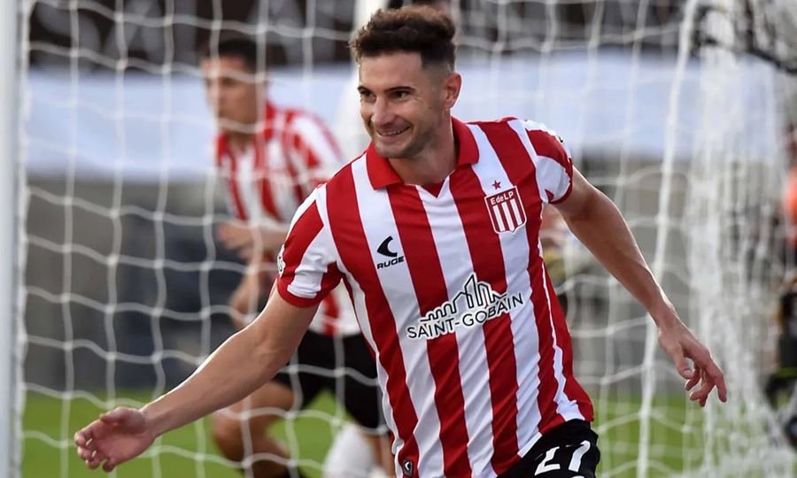 Lucas Alario celebra uno de sus goles decisivos en la final del Trofeo de Campeones, clave en la consagración de Estudiantes.