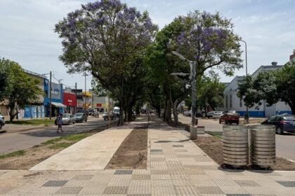 Obras del Acuerdo Capital avanzan sobre avenidas estratégicas de la ciudad de Santa Fe, con mejoras en infraestructura, movilidad y espacio público.
