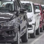 Vehículos exhibidos en un predio de usados. Foto de archivo.