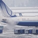 Las intensas nevadas y el clima extremo continúan afectando el transporte aéreo y la circulación en distintas regiones de Estados Unidos.