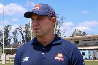 El entrenador Nicolás Galatro, al frente de Capibaras XV, durante una jornada de trabajo con el plantel en la preparación para el Súper Rugby Américas.