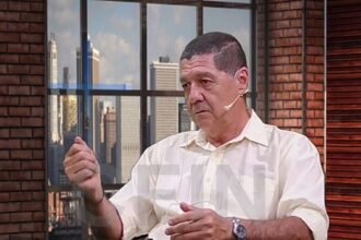 Julio Giménez, director de Cáritas Santa Fe, durante una entrevista en el programa F5.